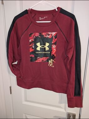 2/30$ 💓 Under Armour Red and Black Logo Crewneck Sweatshirt